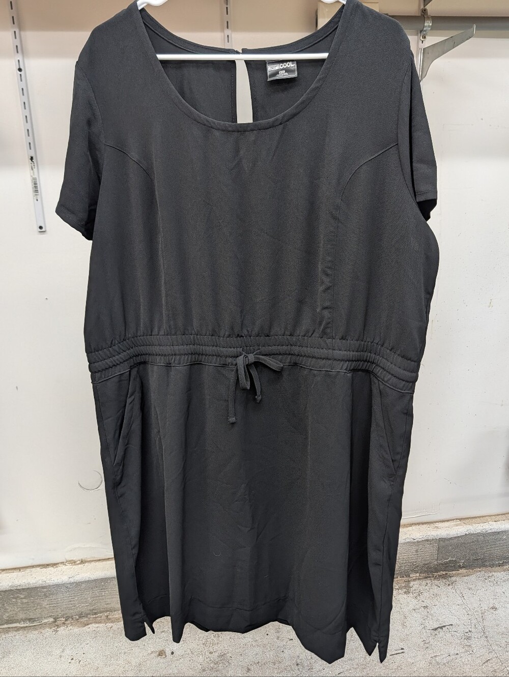 Casual Scoop-Neck Midi Dress with Drawstring Waist in Black
